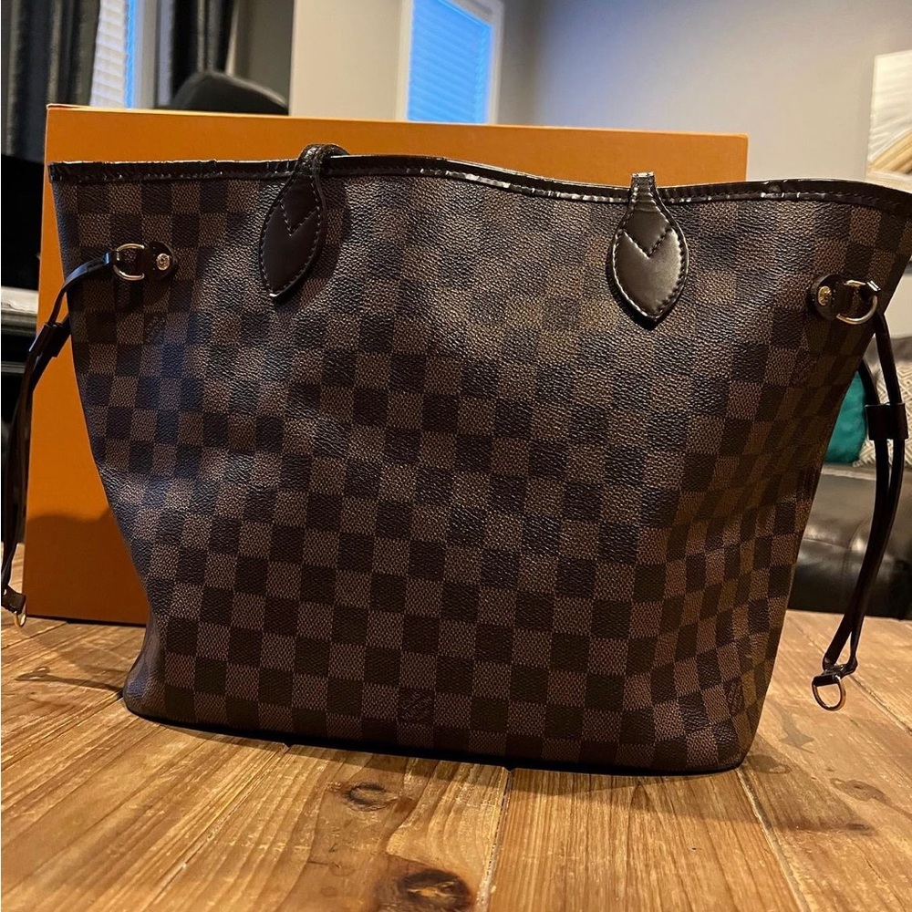 Louis Vuitton Never Full